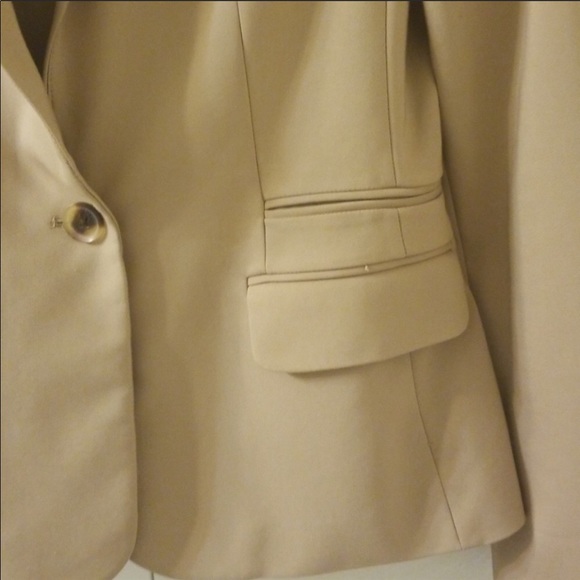 Beautiful camel color blazer — no flaws - Picture 2 of 3